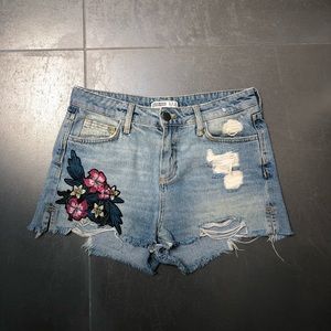 Zara denim shorts size 4
